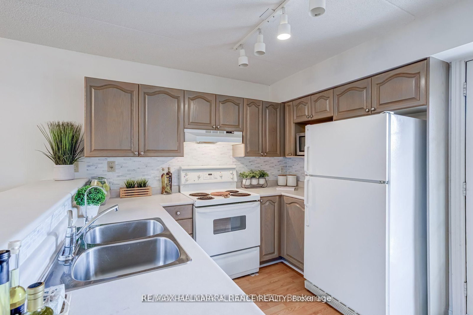 4003 Kilmer Drive • #312 • Burlington, ON photo 15