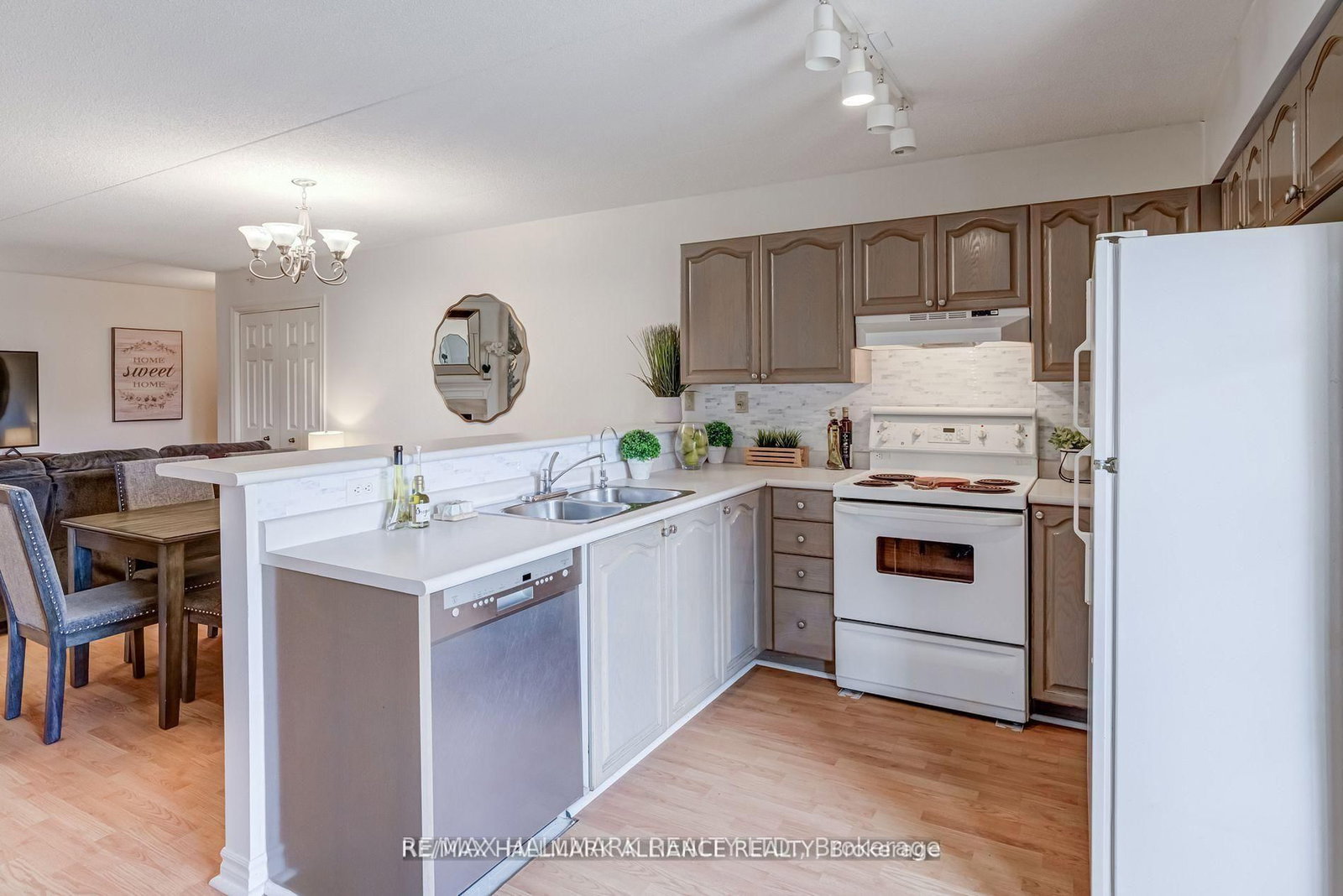 4003 Kilmer Drive • #312 • Burlington, ON photo 16