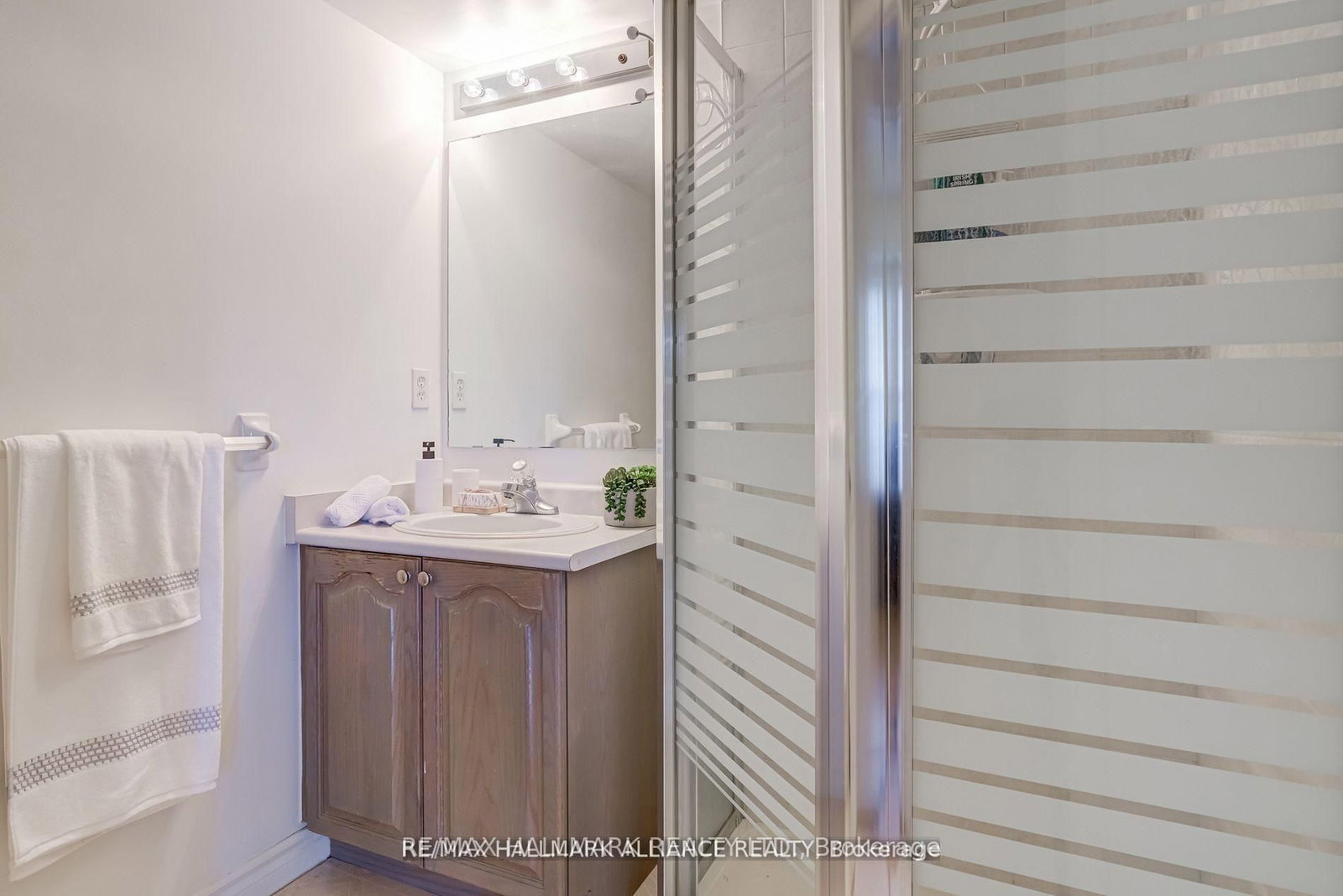 4003 Kilmer Drive • #312 • Burlington, ON photo 22