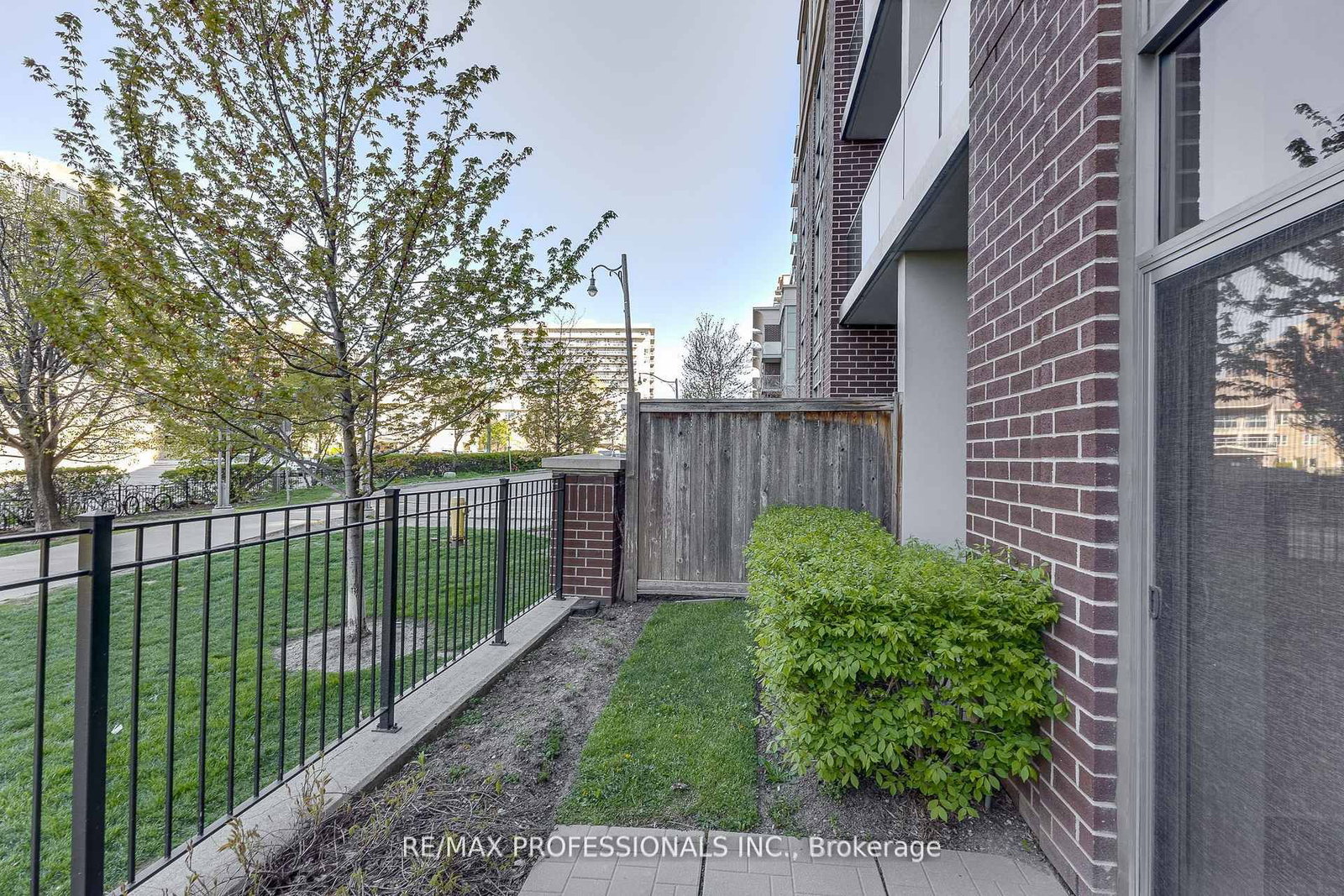 1 Michael Power Place • #101 • Toronto, ON photo 24