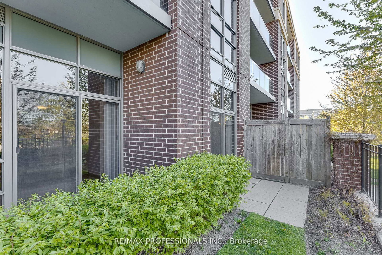 1 Michael Power Place • #101 • Toronto, ON photo 25