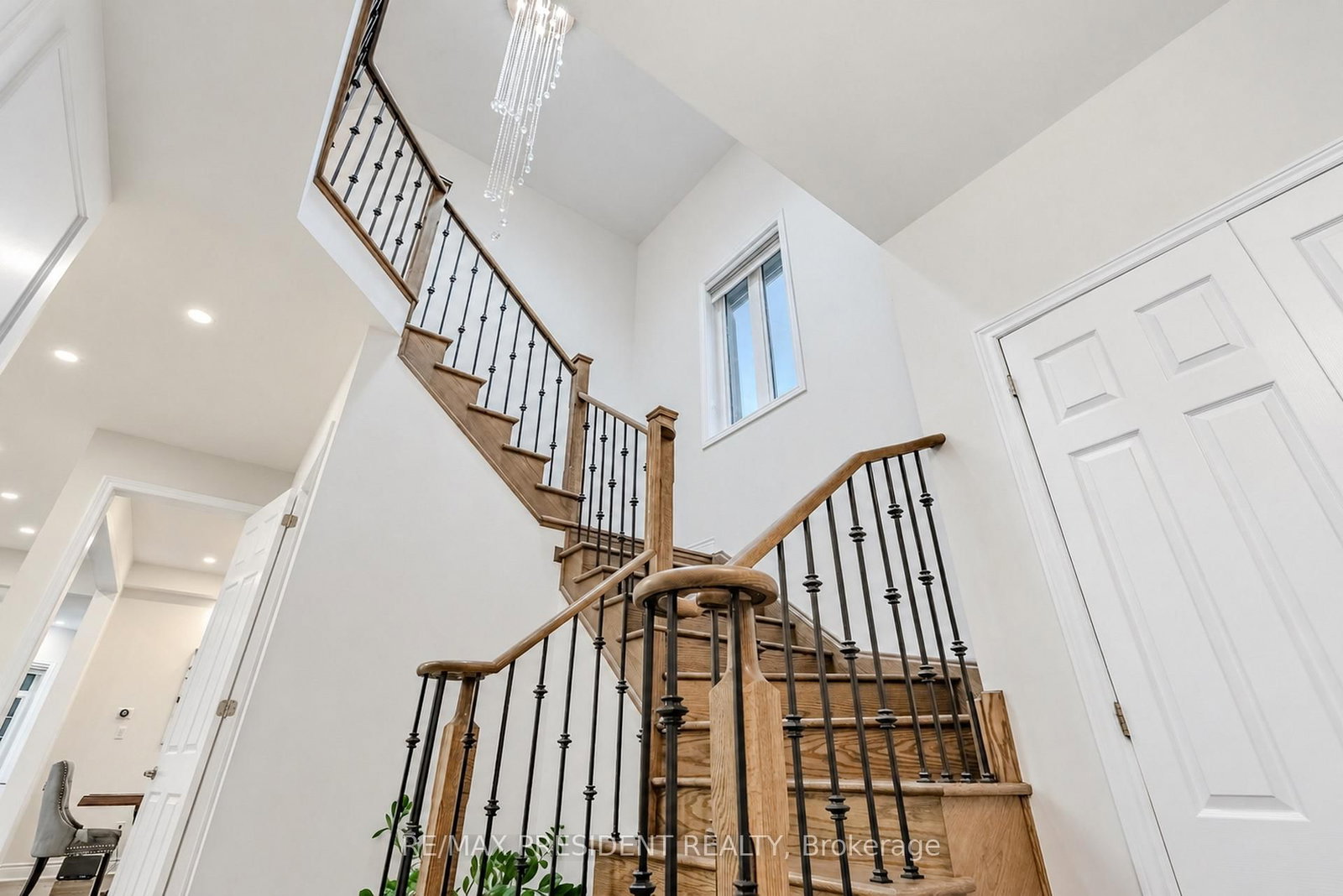 31 Monarch Drive • Halton Hills, ON photo 7