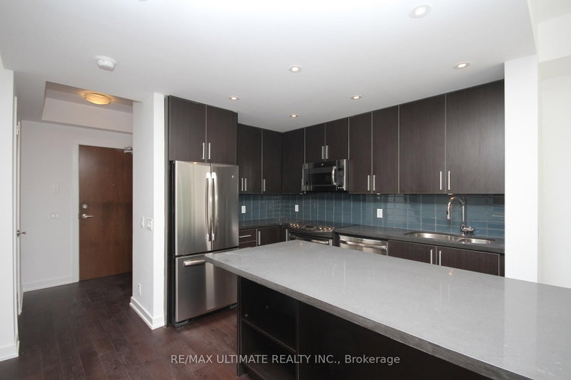TH1 - 2212 Lake Shore Boulevard W