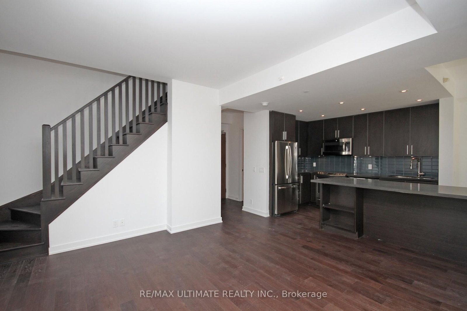 TH1 - 2212 Lake Shore Boulevard W, Toronto 3