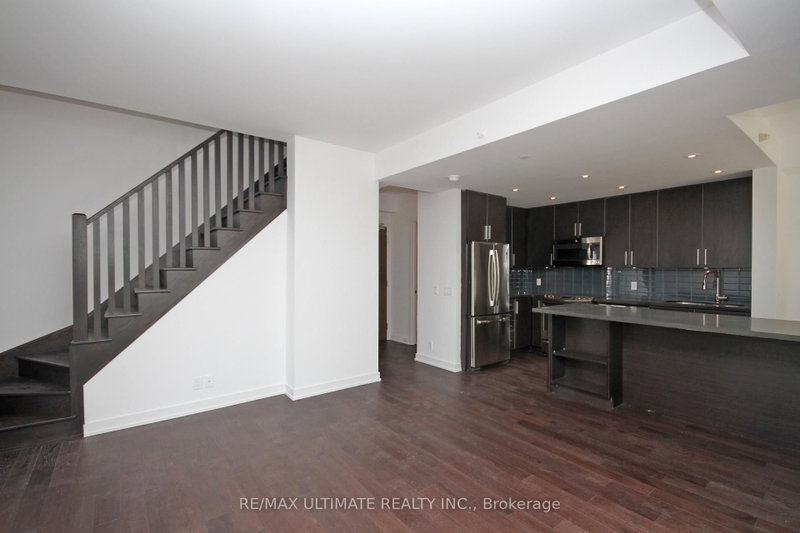 TH1 - 2212 Lake Shore Boulevard W