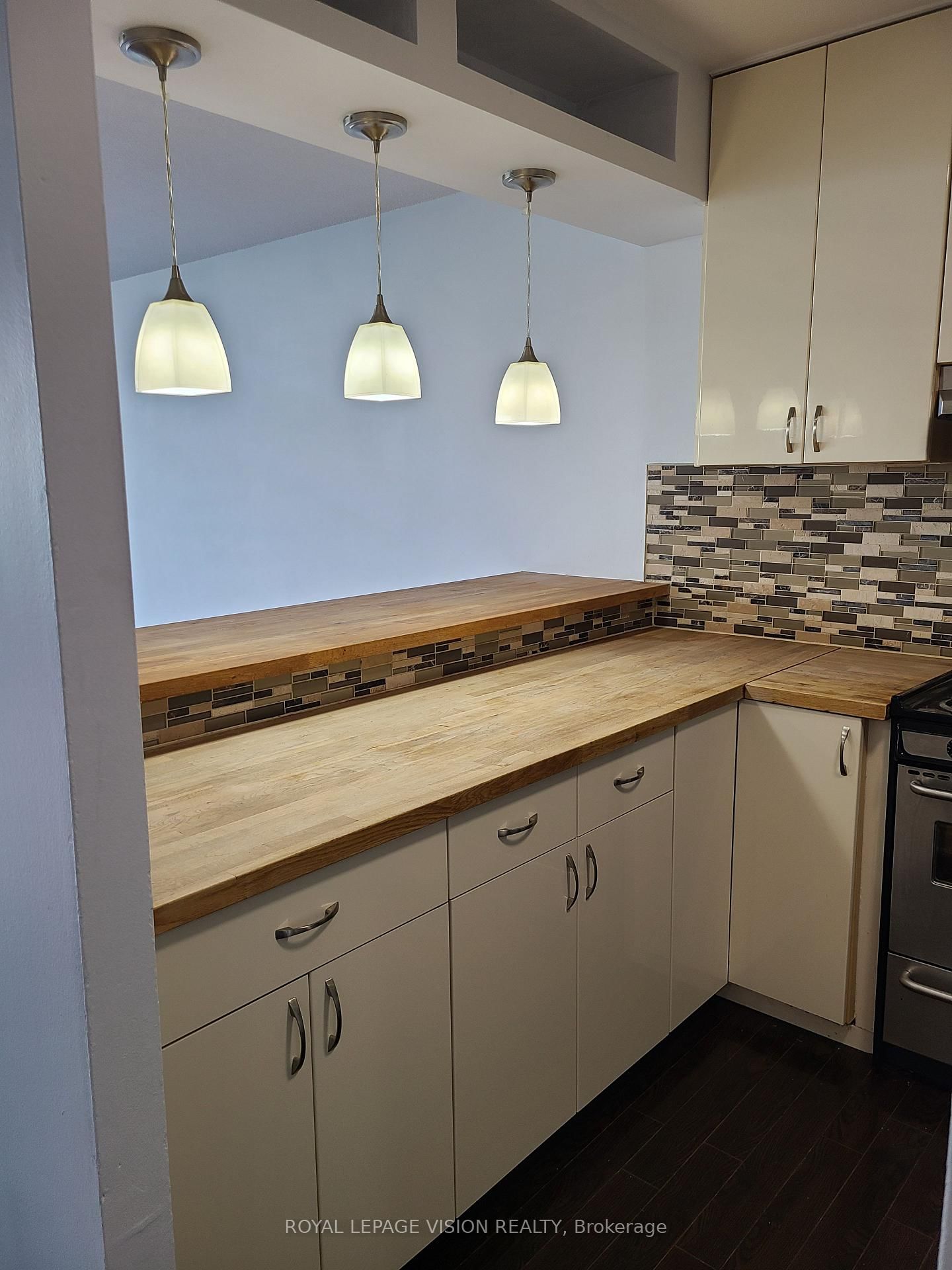10 Martha Eaton Way S • #2107 • Toronto, ON photo 14