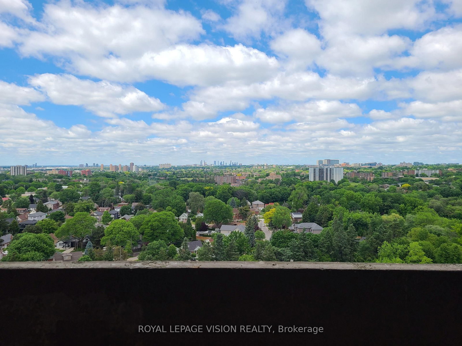 10 Martha Eaton Way S • #2107 • Toronto, ON photo 28