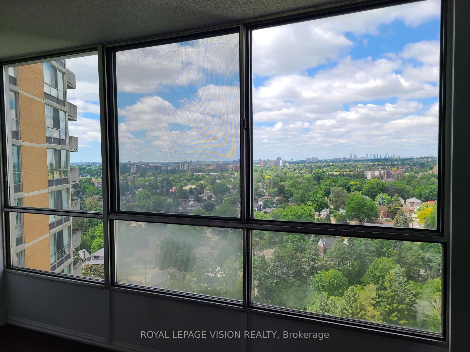 10 Martha Eaton Way S • #2107 • Toronto, ON photo 9