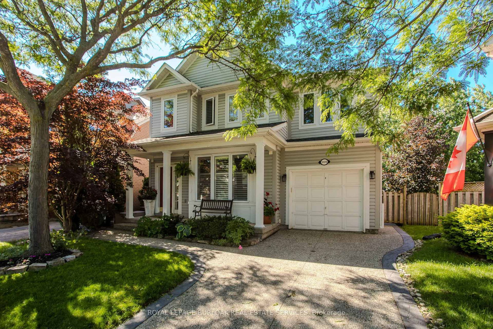 5174 Ravine Crescent • Burlington, ON photo 1