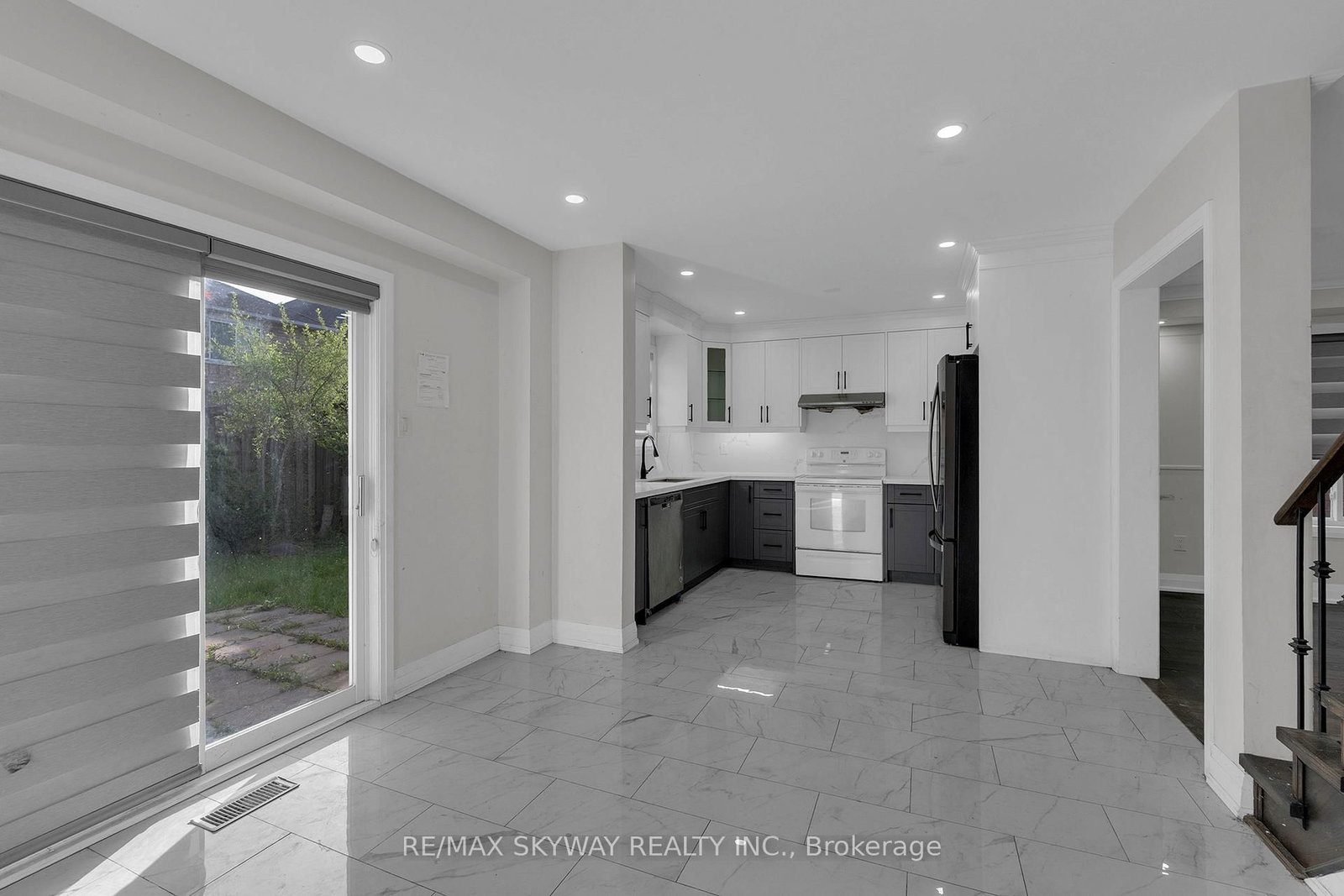 92 Charleswood Circle • Brampton, ON photo 13