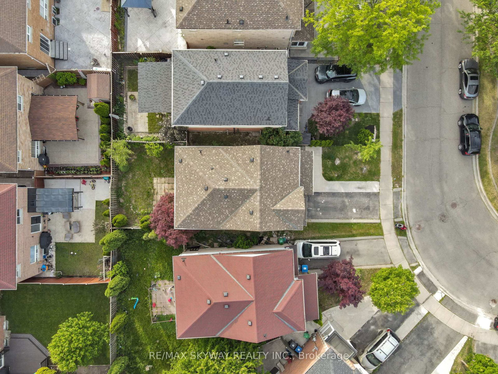 92 Charleswood Circle • Brampton, ON photo 44