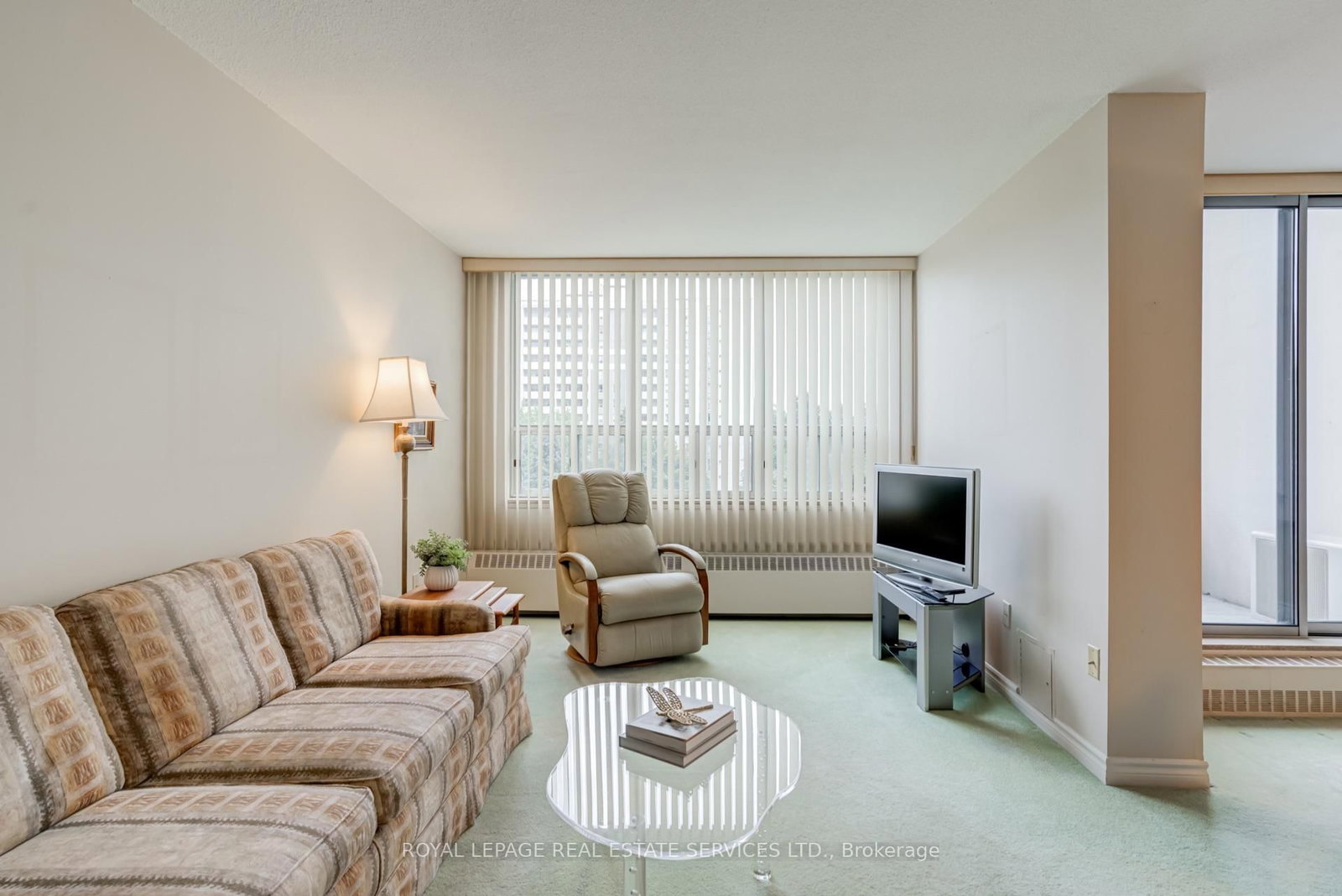 35 Ormskirk Avenue • #406 • Toronto, ON photo 4