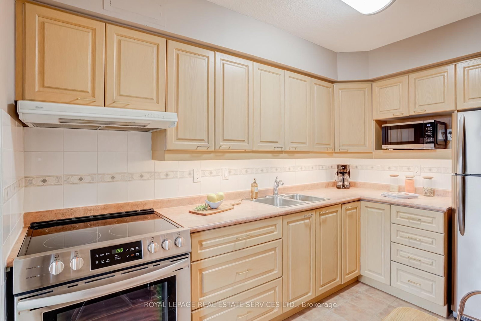 35 Ormskirk Avenue • #406 • Toronto, ON photo 8