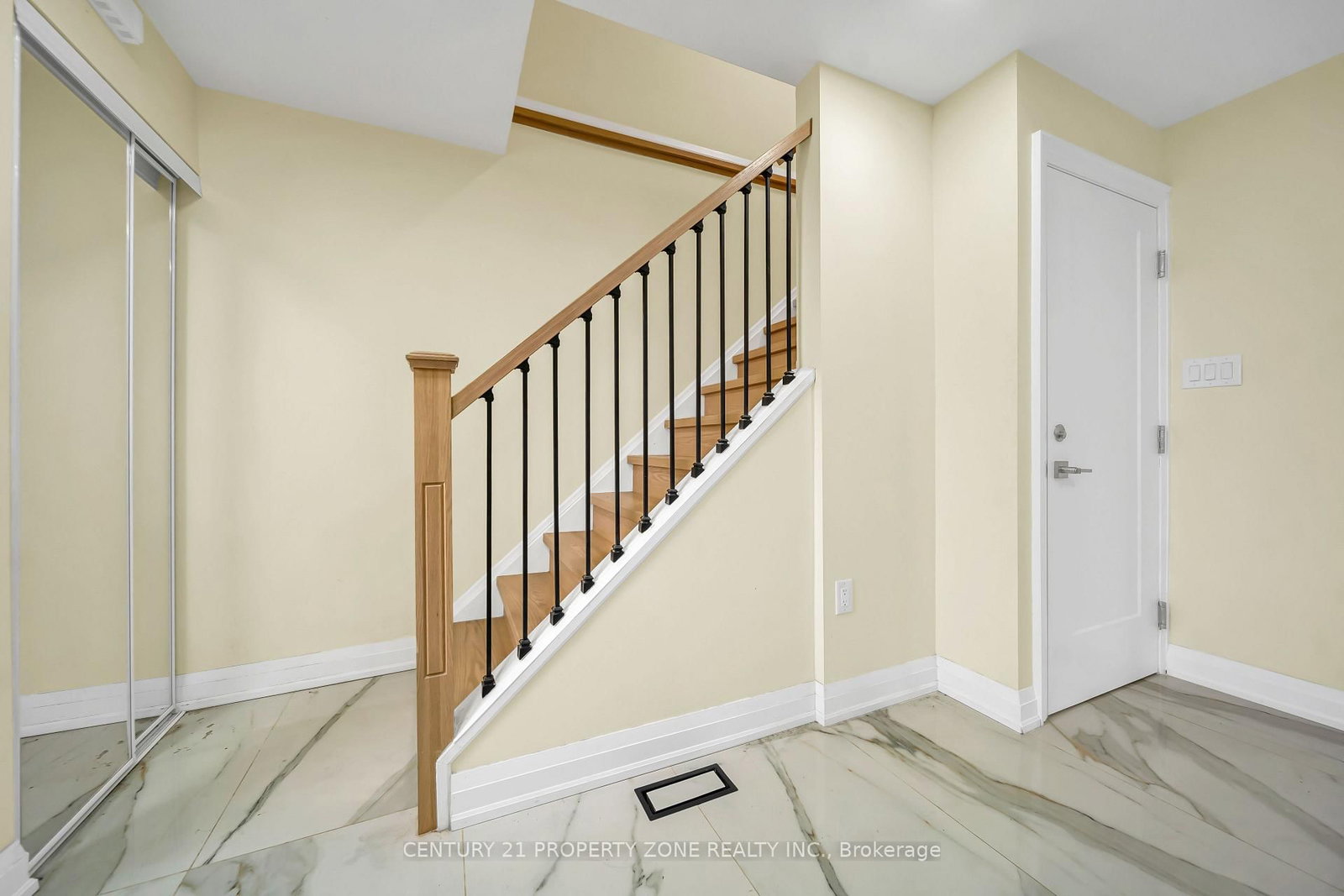 19 Horseshoe Court • Brampton, ON photo 11