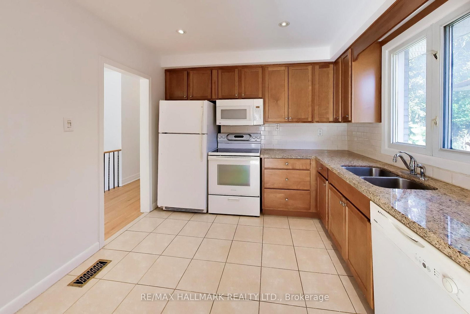 60 Bridesburg Drive • Toronto, ON photo 11