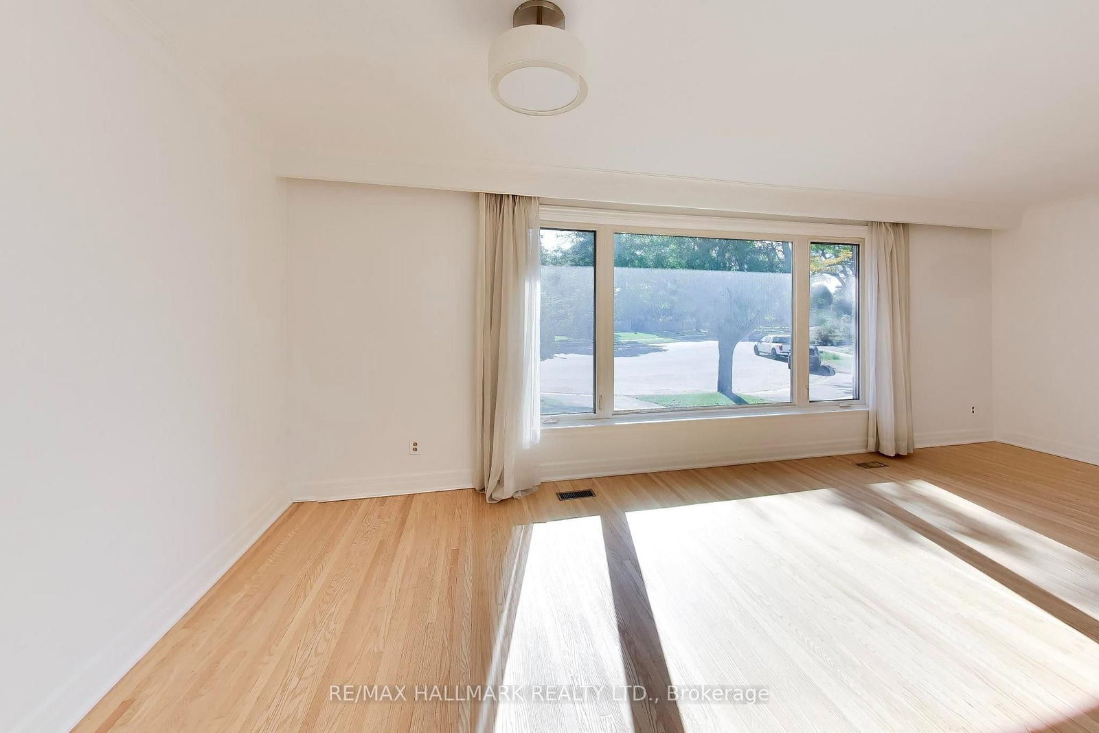 60 Bridesburg Drive • Toronto, ON photo 9