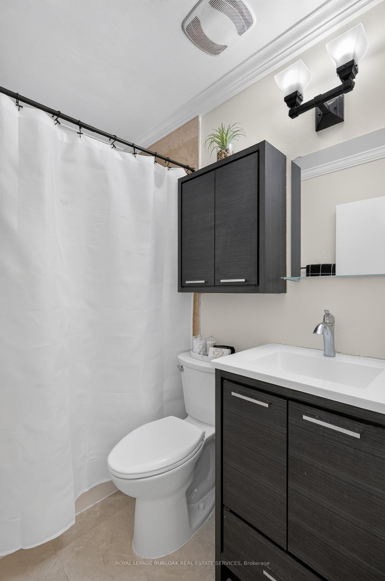 236 Hammersmith Court • Burlington, ON photo 11