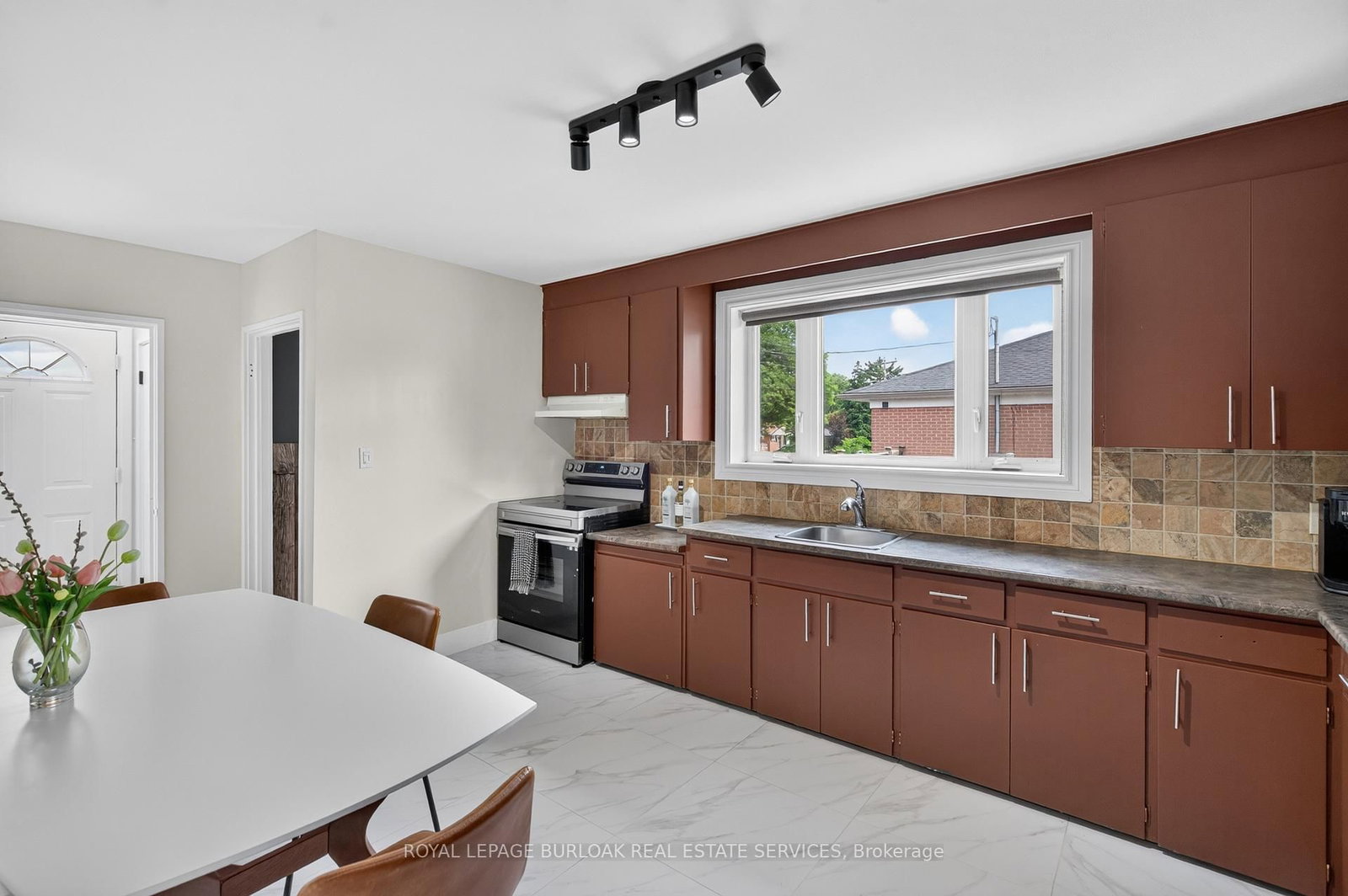 236 Hammersmith Court • Burlington, ON photo 12