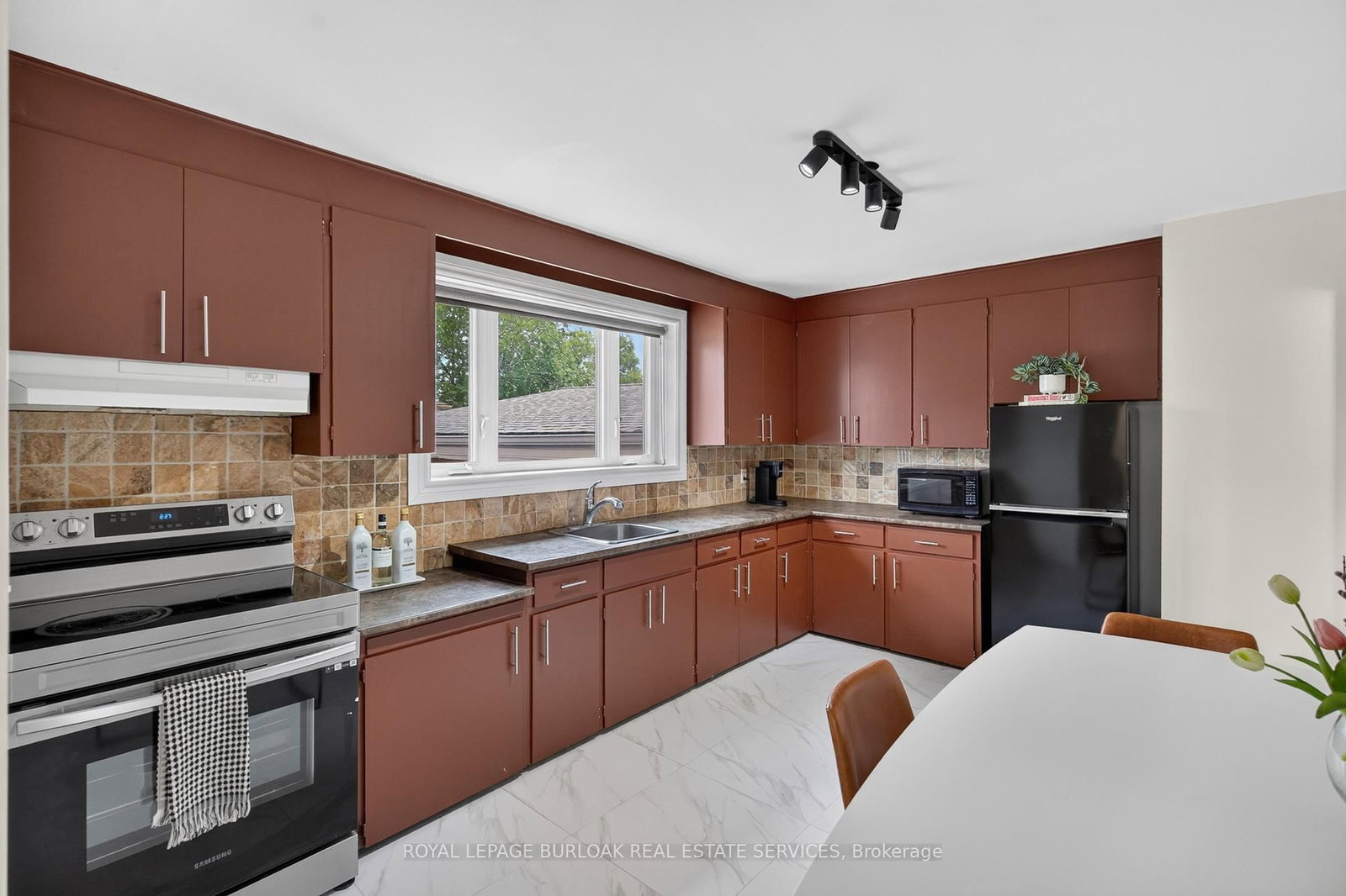 236 Hammersmith Court • Burlington, ON photo 14