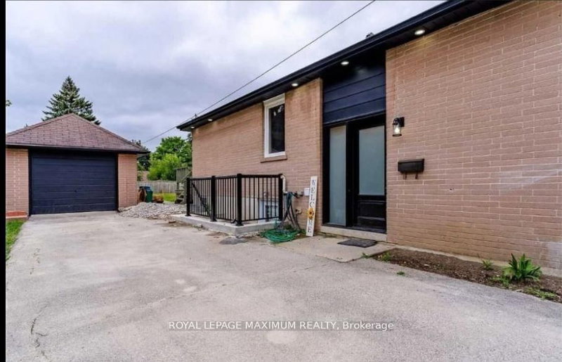 Upper Level - 8 Lawrence Crescent