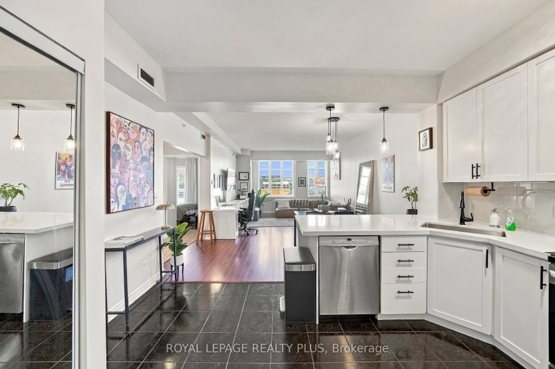 104 - 3531 Lake Shore Boulevard W