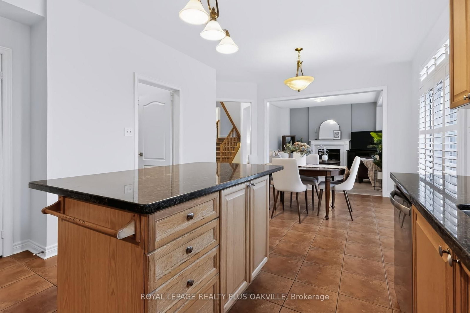 2254 Dunforest Crescent • Oakville, ON photo 12