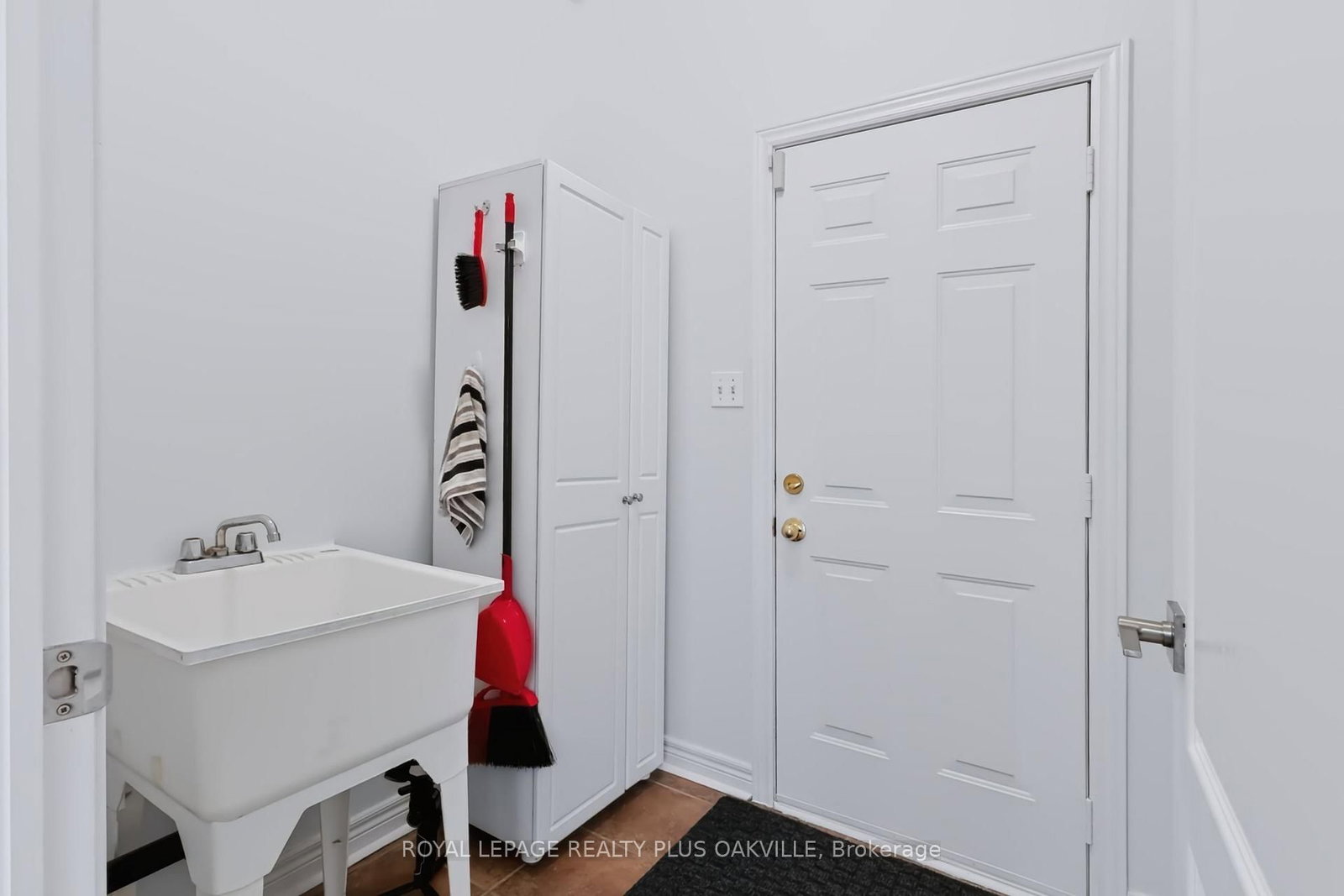 2254 Dunforest Crescent • Oakville, ON photo 26