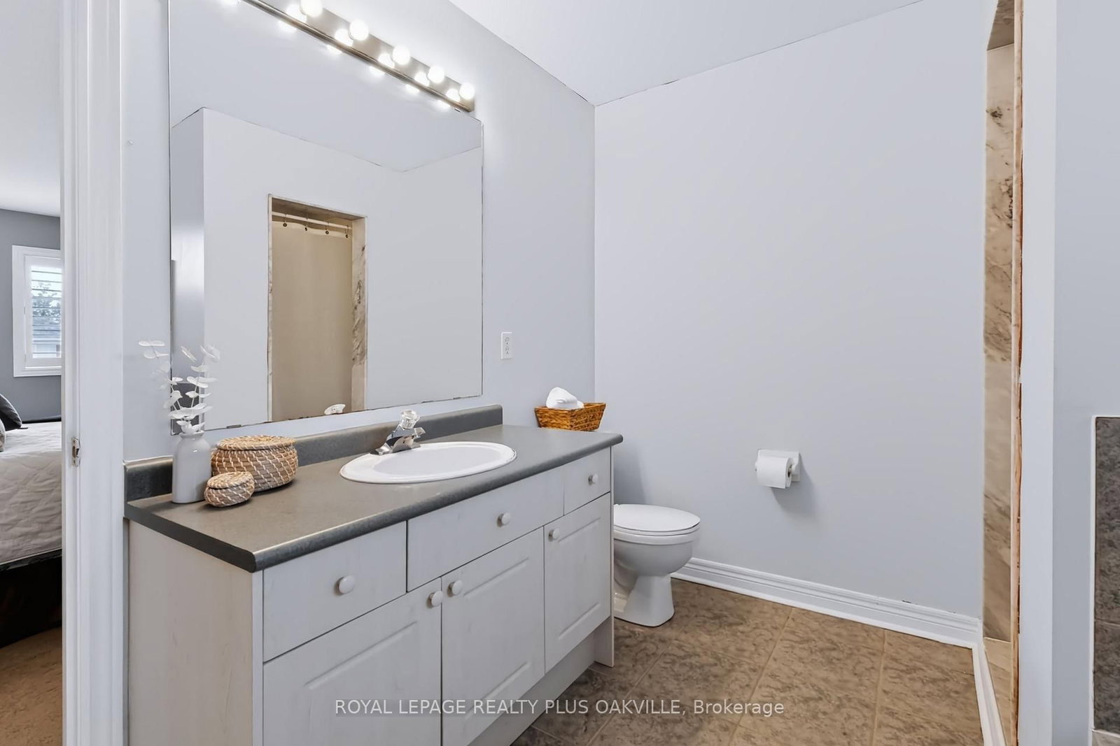 2254 Dunforest Crescent • Oakville, ON photo 33