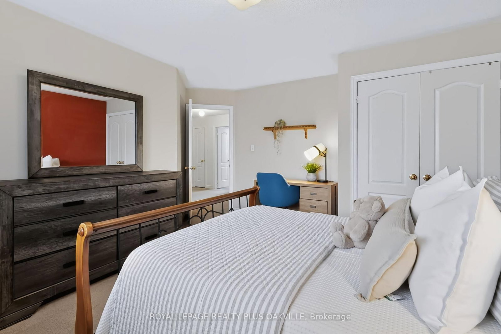 2254 Dunforest Crescent • Oakville, ON photo 36