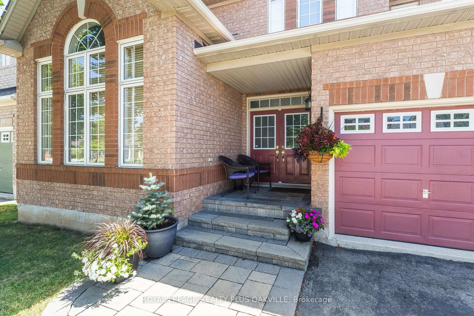 2254 Dunforest Crescent • Oakville, ON photo 4