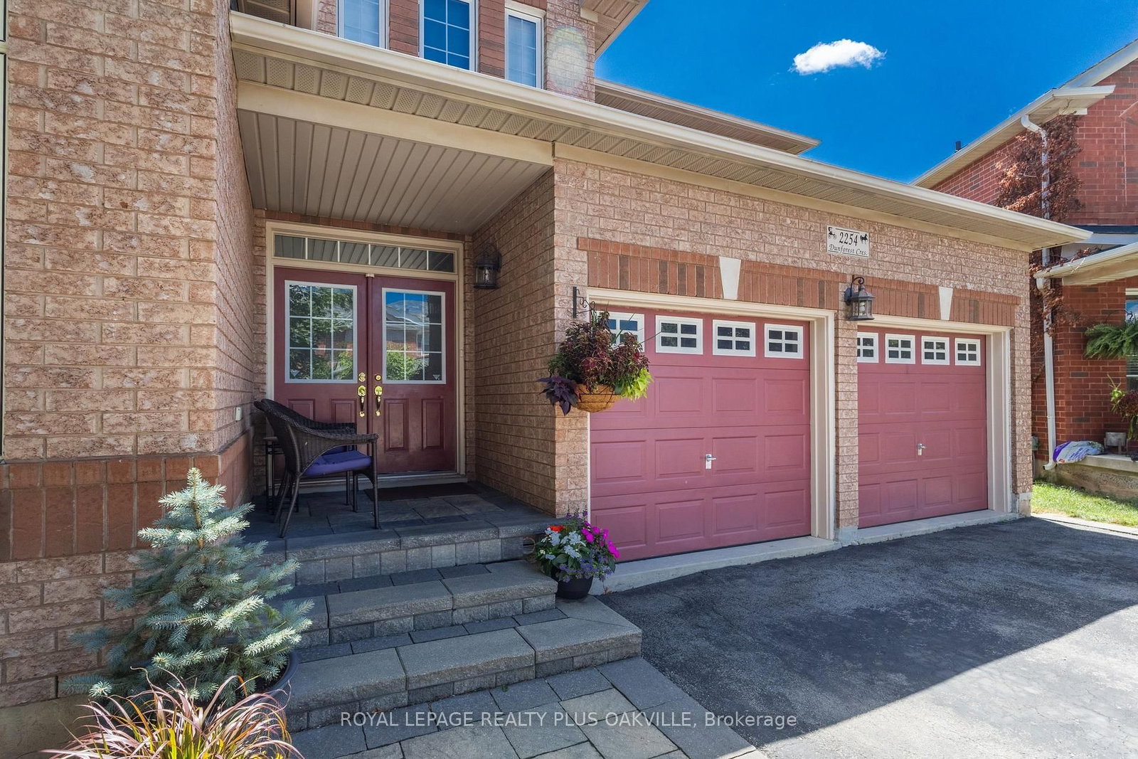 2254 Dunforest Crescent • Oakville, ON photo 5
