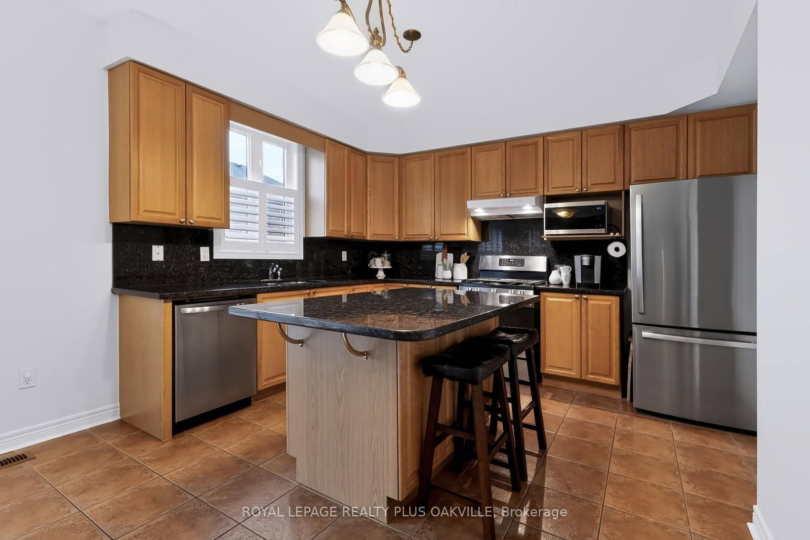 2254 Dunforest Crescent • Oakville, ON photo 9