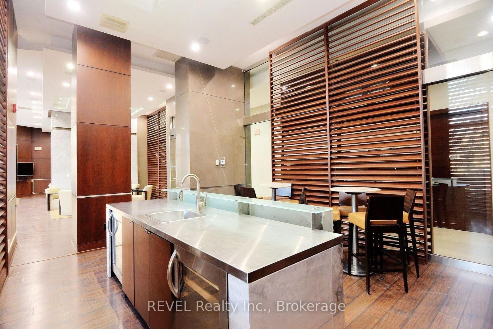 2609-330 Burnhamthorpe Rd, Mississauga, view 15
