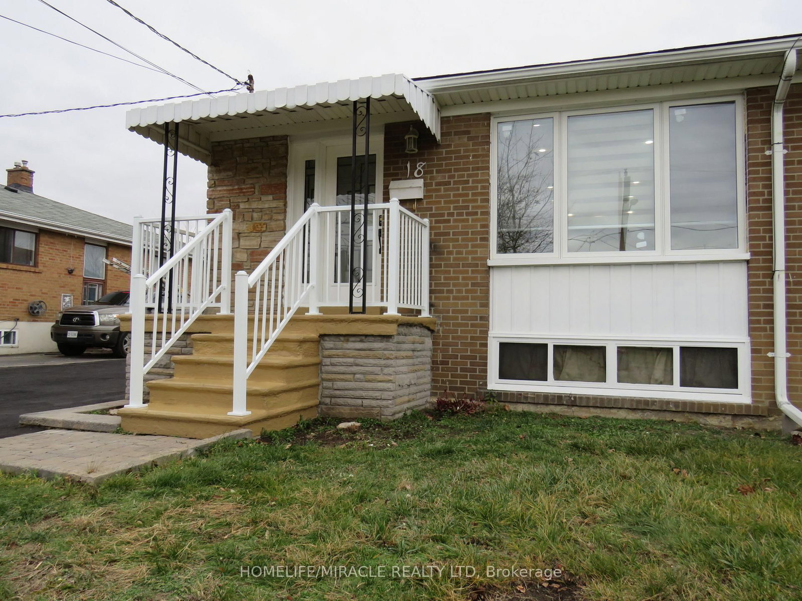 18 Rubydale Gardens • Toronto, ON photo 3
