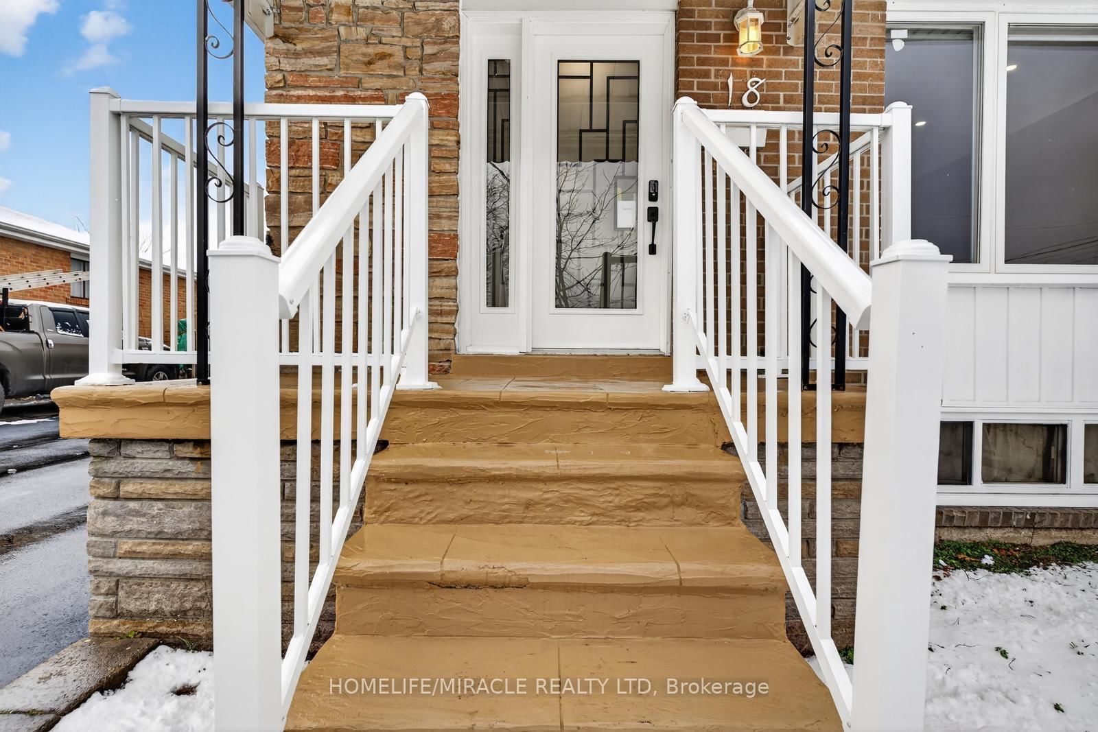 18 Rubydale Gardens • Toronto, ON photo 4