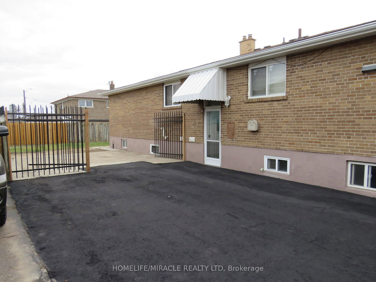 18 Rubydale Gardens • Toronto, ON photo 5