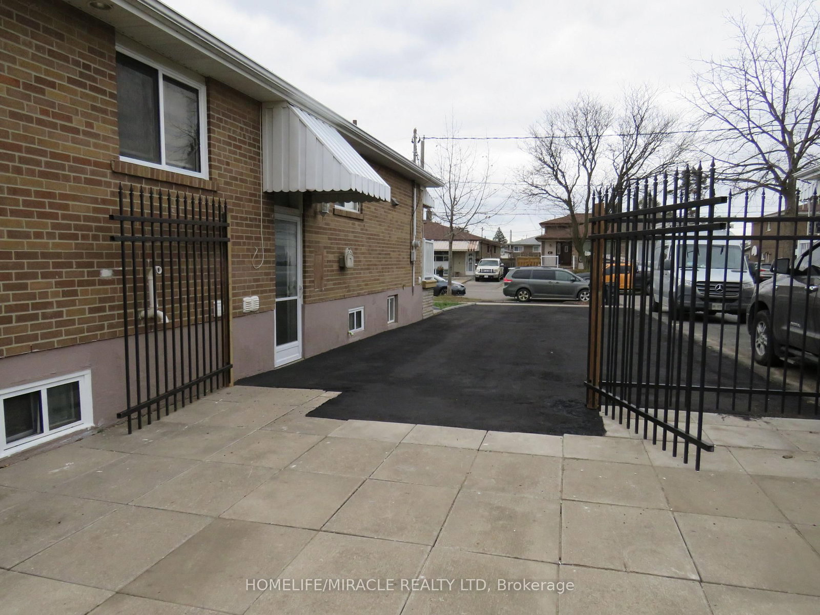 18 Rubydale Gardens • Toronto, ON photo 8