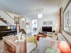 537 Stream Crescent