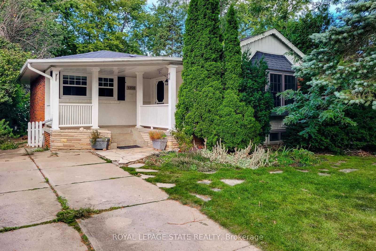 1359 Mountain Grove Avenue • Burlington, ON photo 1