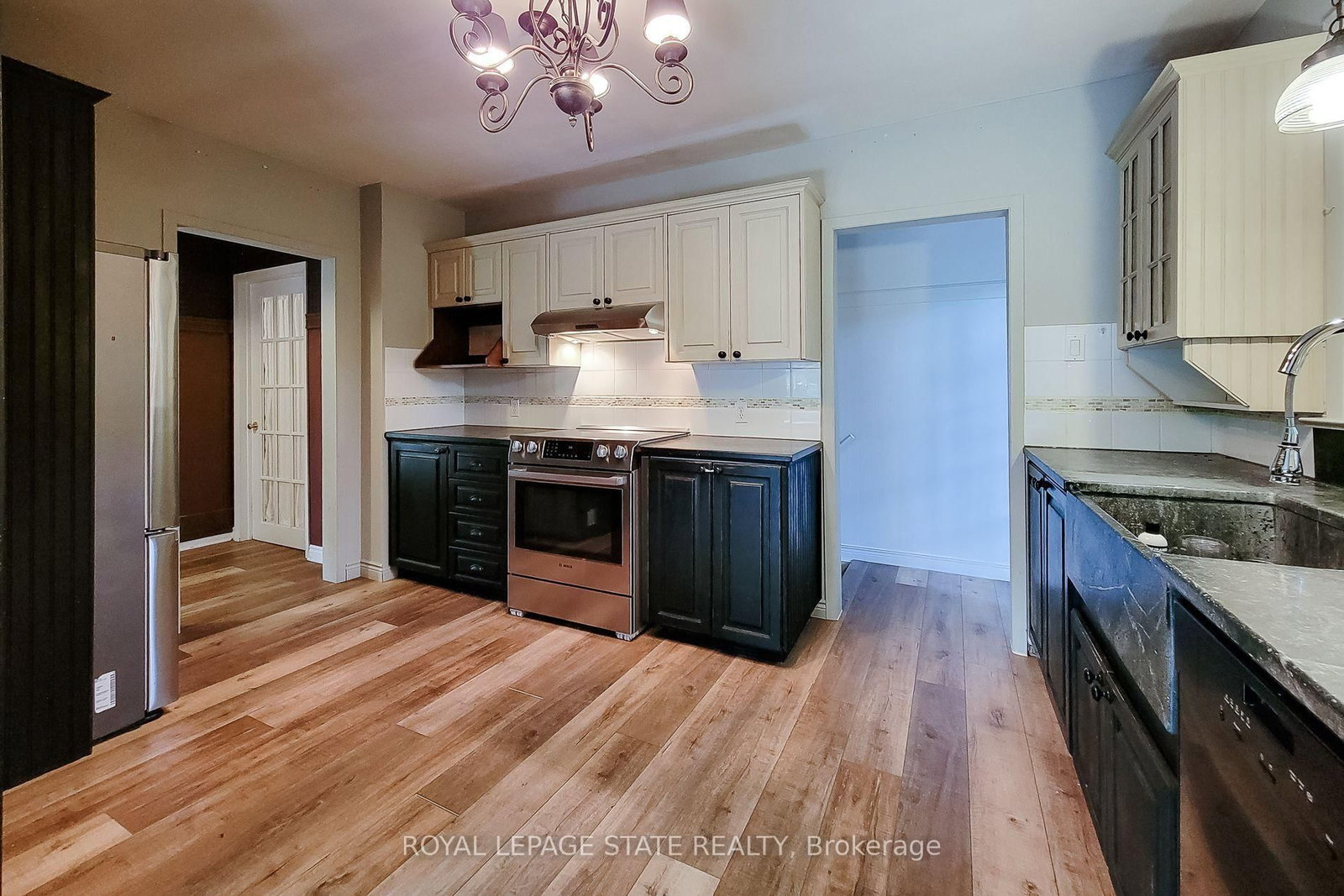 1359 Mountain Grove Avenue • Burlington, ON photo 12