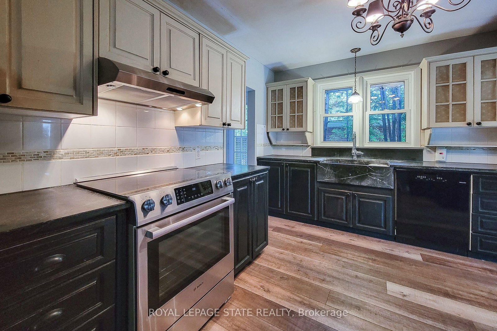1359 Mountain Grove Avenue • Burlington, ON photo 15