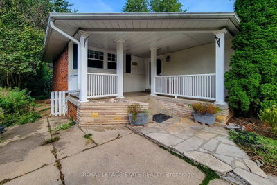 1359 Mountain Grove Avenue • Burlington, ON photo 2