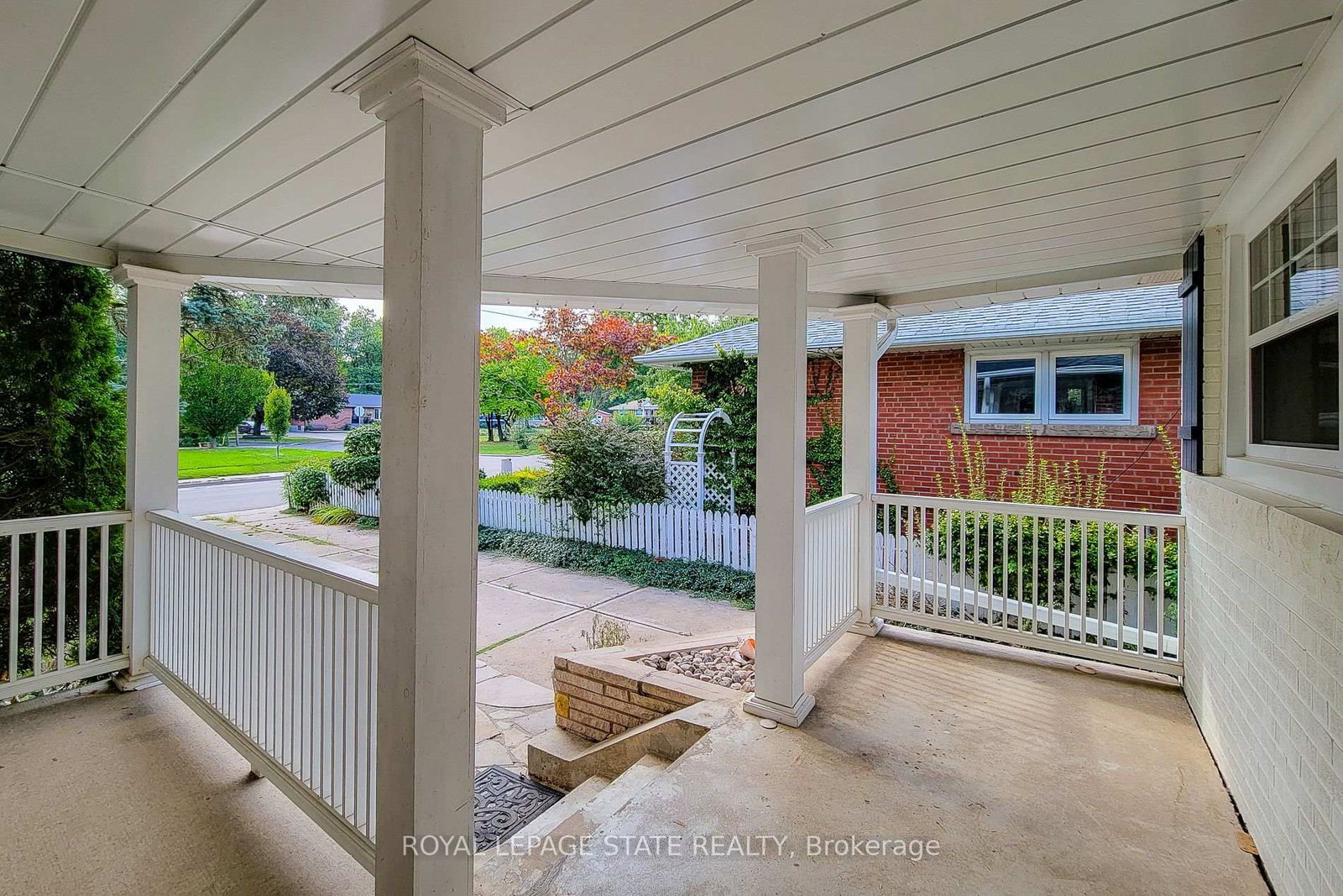 1359 Mountain Grove Avenue • Burlington, ON photo 3