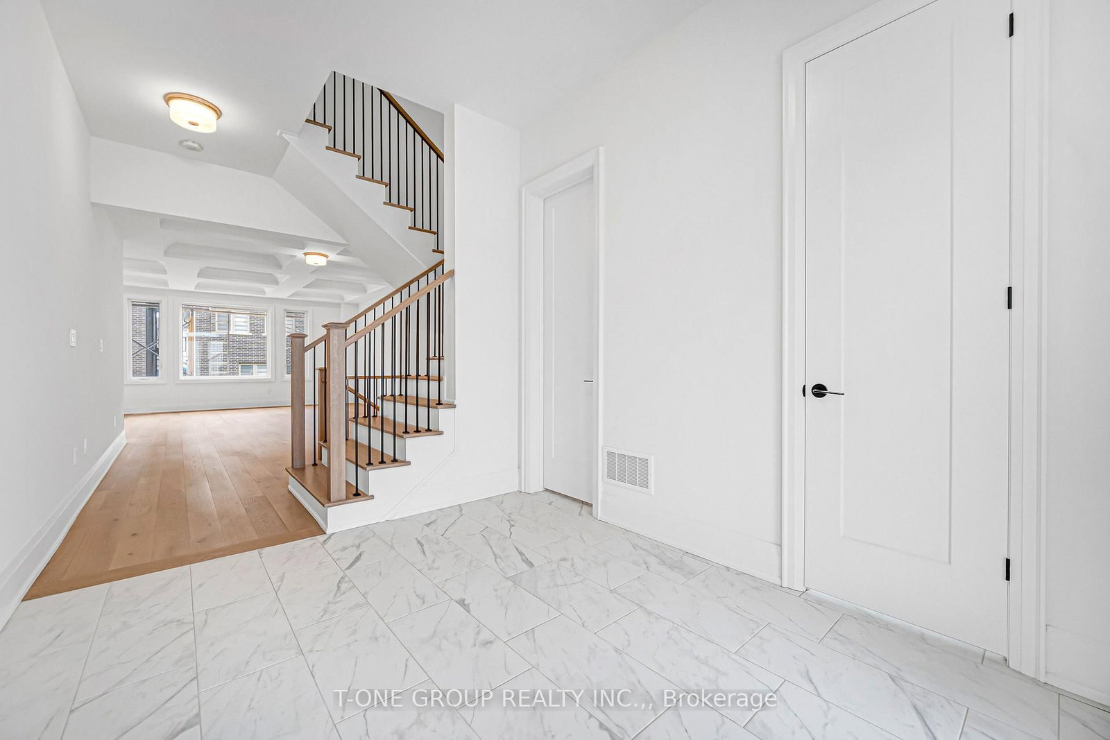 80 Jack Bowerbank Boulevard • Oakville, ON photo 8