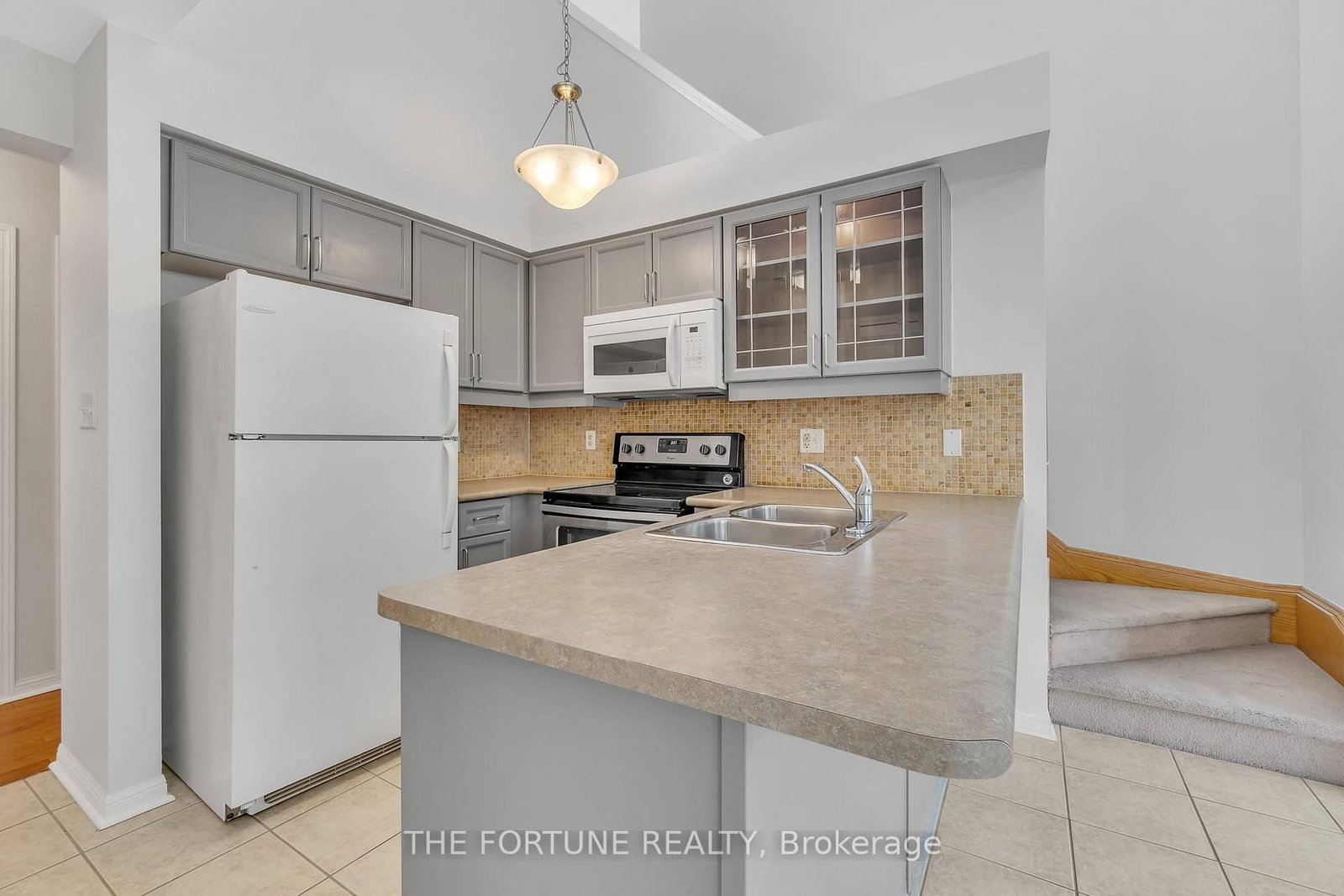 6-720 Neighbourhood Circ, Mississauga, view 4