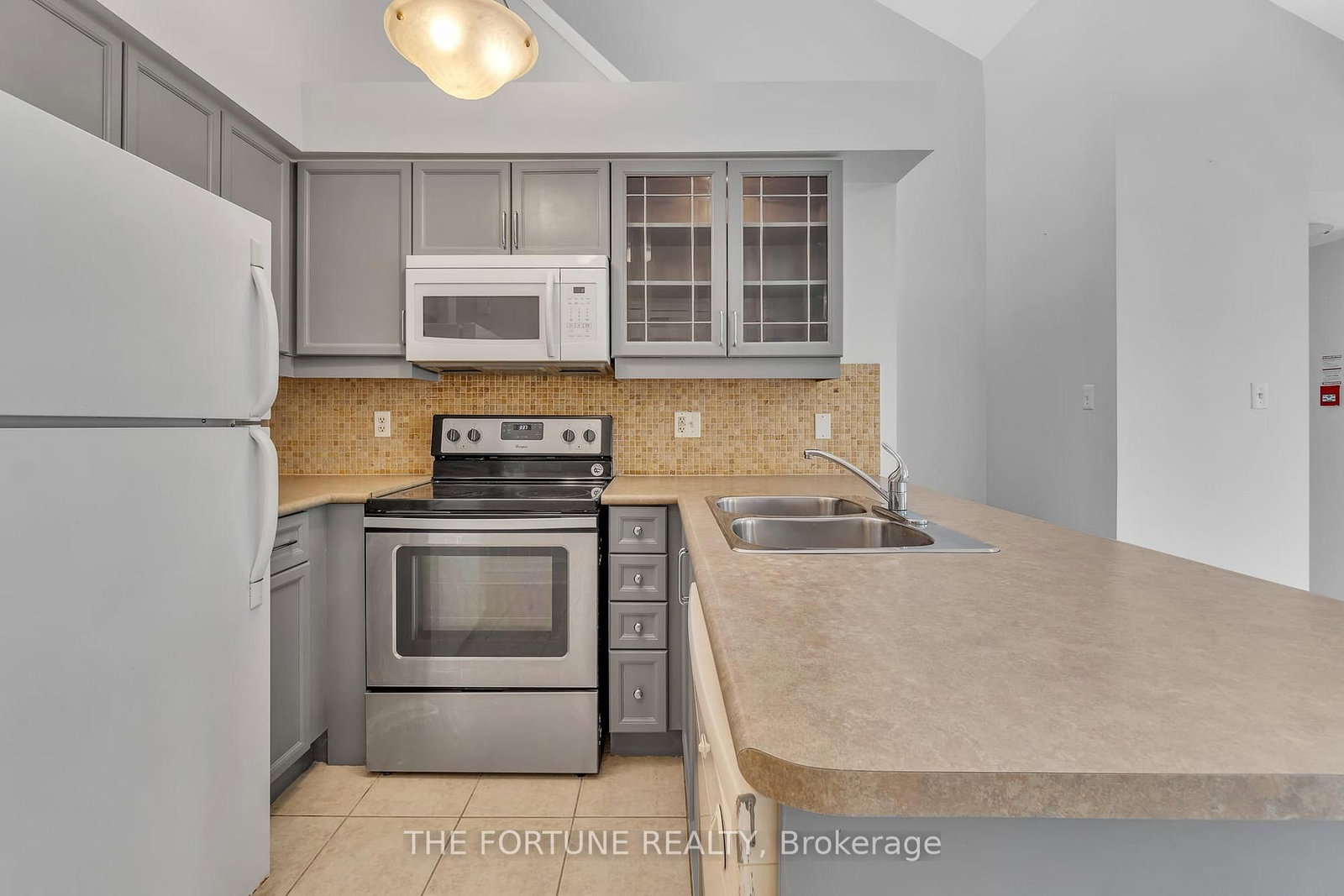 6-720 Neighbourhood Circ, Mississauga, view 5