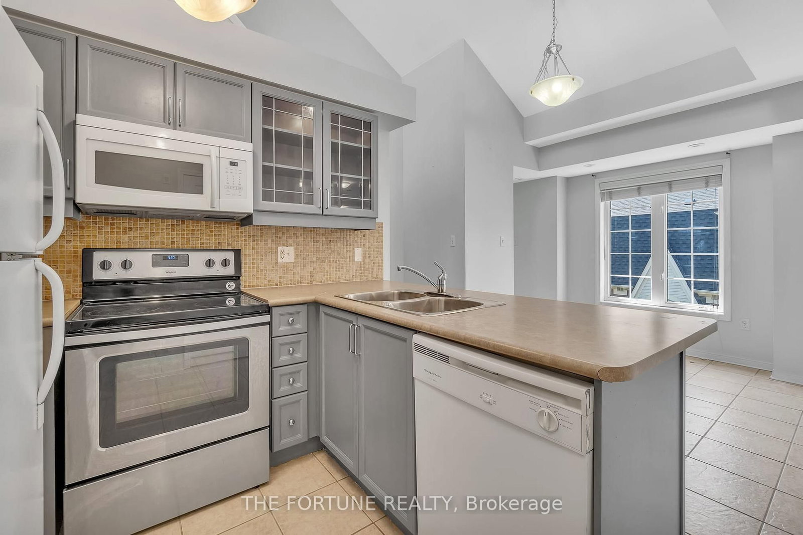 6-720 Neighbourhood Circ, Mississauga, view 6