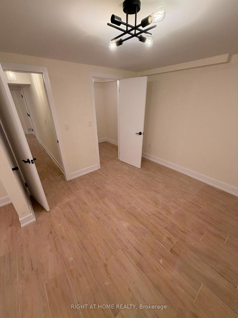 B - 3384 Lake Shore Boulevard W