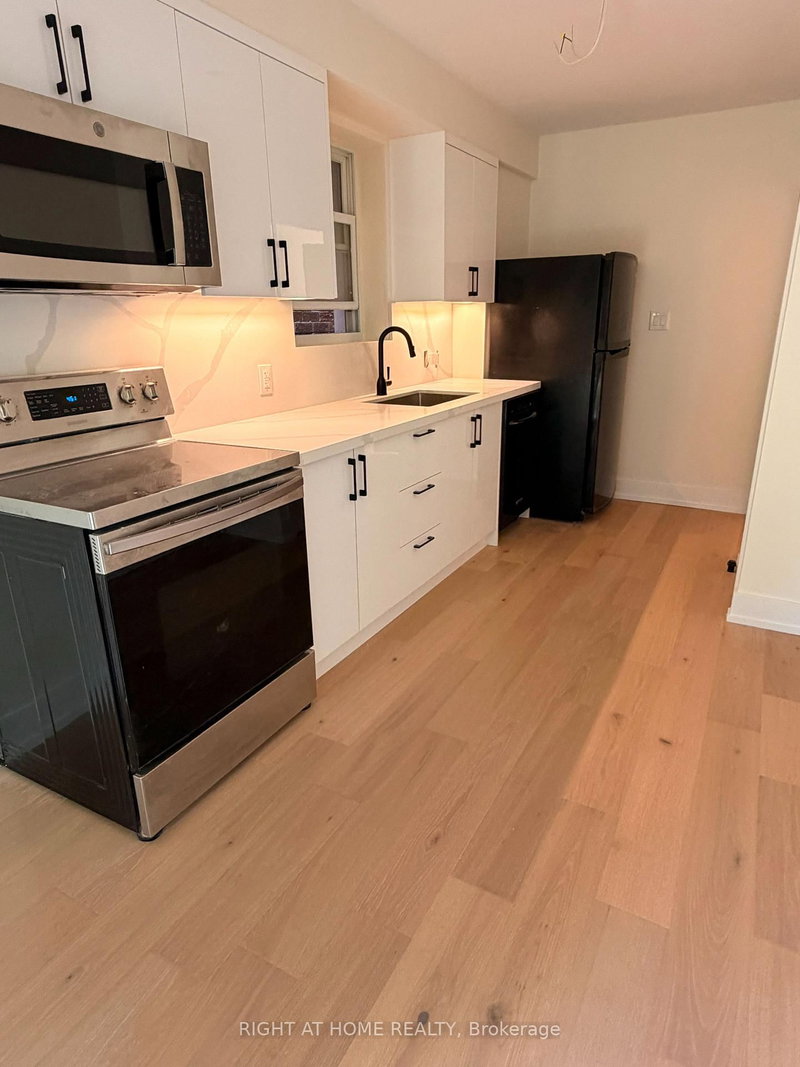102 - 3384 Lake Shore Boulevard W