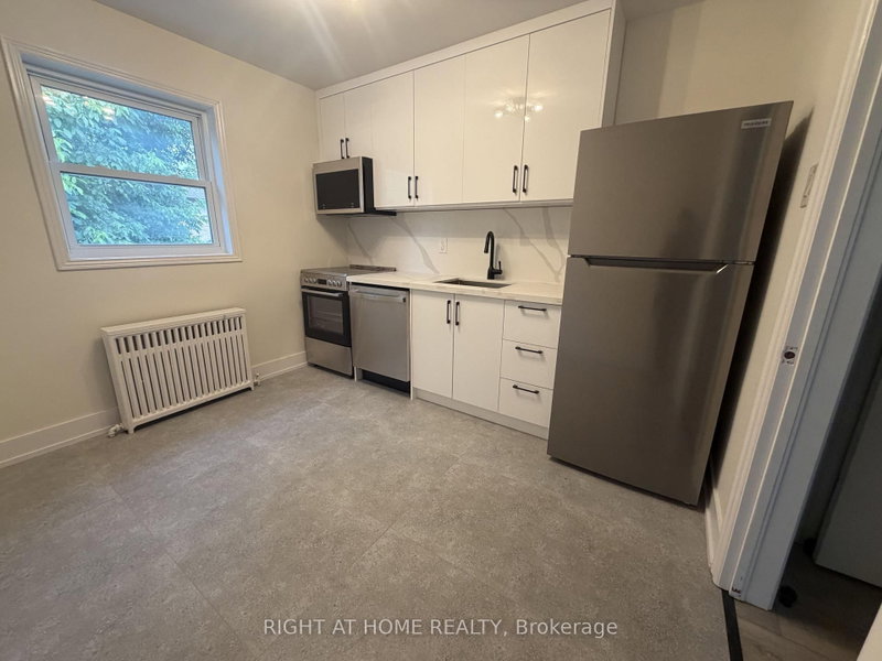 203 - 3384 Lake Shore Boulevard W